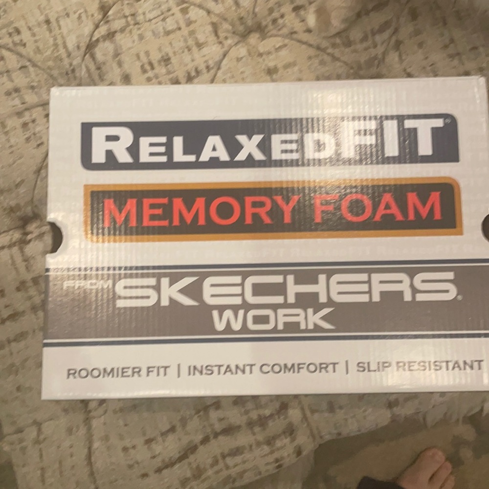 Skechers Fulton memory foam sneakers NWT